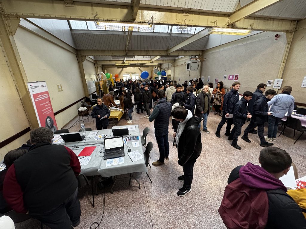 Vue d'ensemble de l'évènement et des stands Métiers en scène